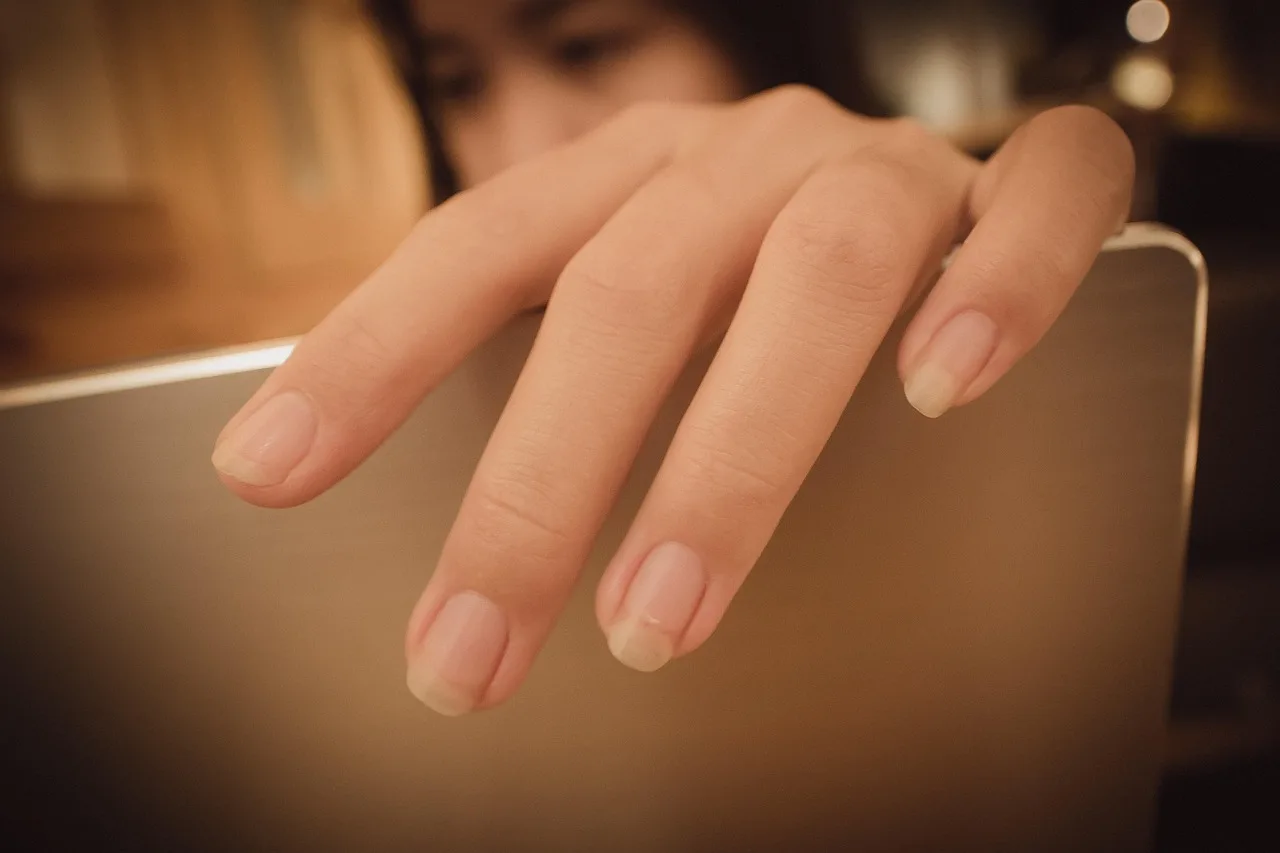 hand, laptop, girl, fingers, young woman, woman, closeup
